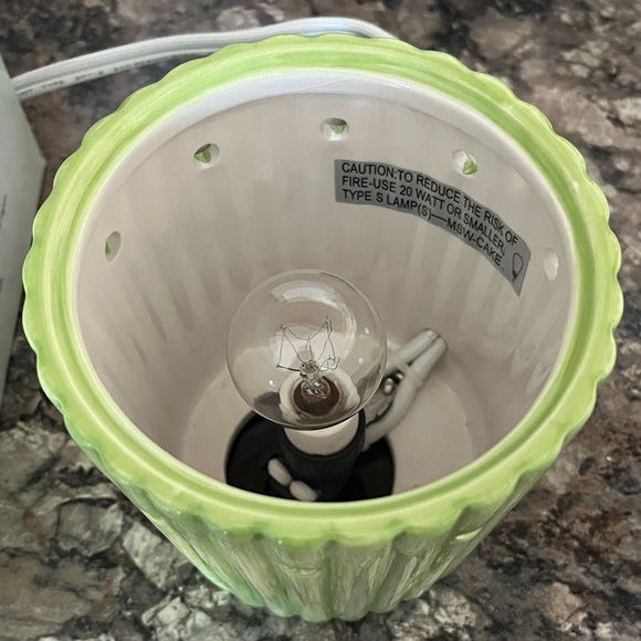 Scentsy Cupcake Warmer - Pink and Green Delight 🧁 - Picture 3 of 5